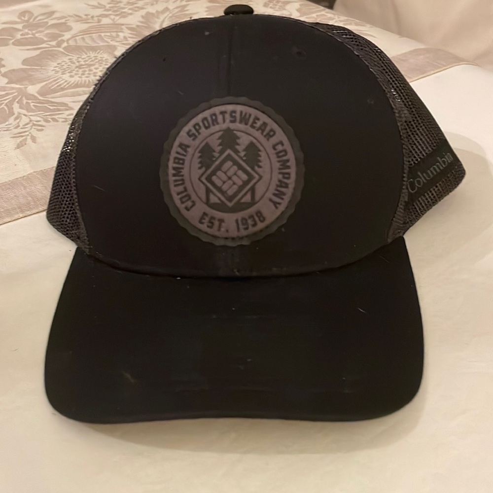 Columbia men’s black snap back hat